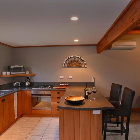 Terracotta Lodge & Cottages Carterton Экстерьер фото