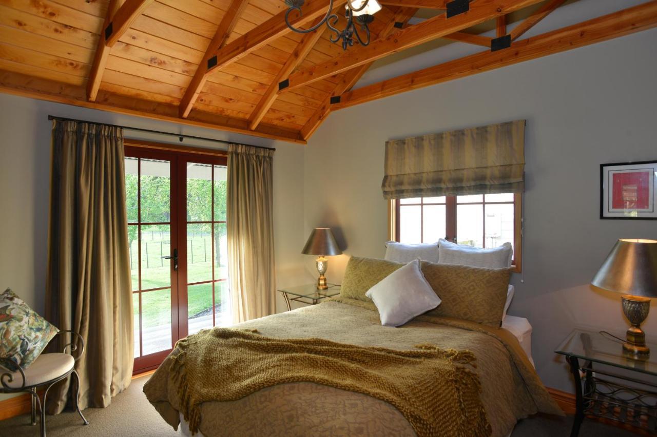 Terracotta Lodge & Cottages Carterton Экстерьер фото